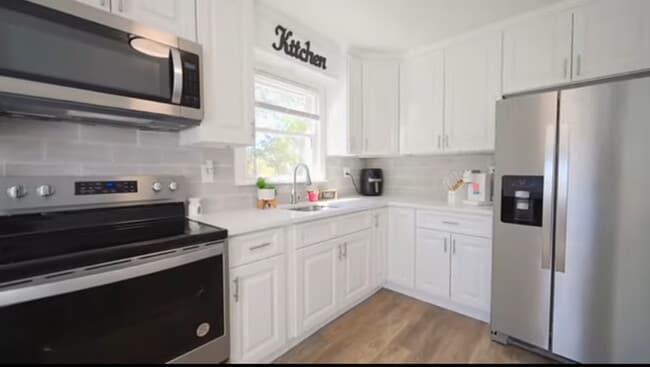 Photo - 611 Frost Rd