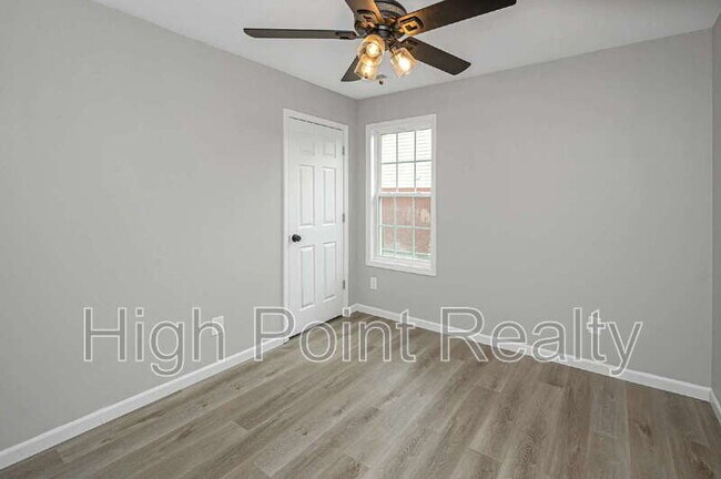 Photo - 85 Smith Glen Dr
