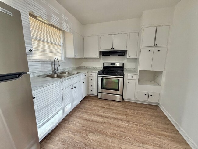 Photo - 3 bed Fresh inside!