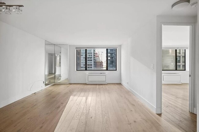 Photo - 30 W 61st St