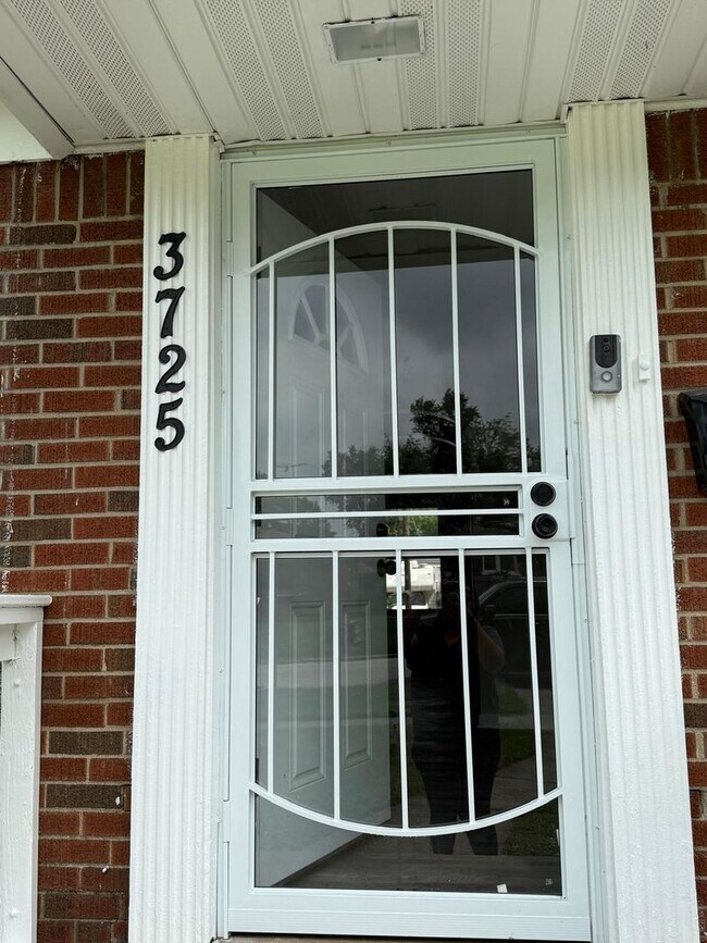 Photo - 5-Bedroom 2-Bath Completely Renovated!