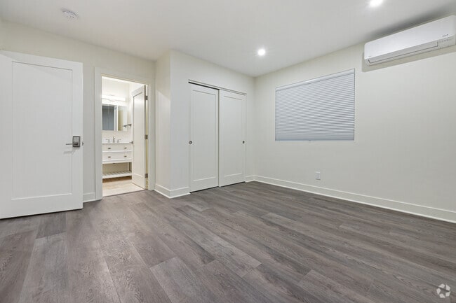Building Photo - 1370 Nashville St Unit Private Bathroom Rental
