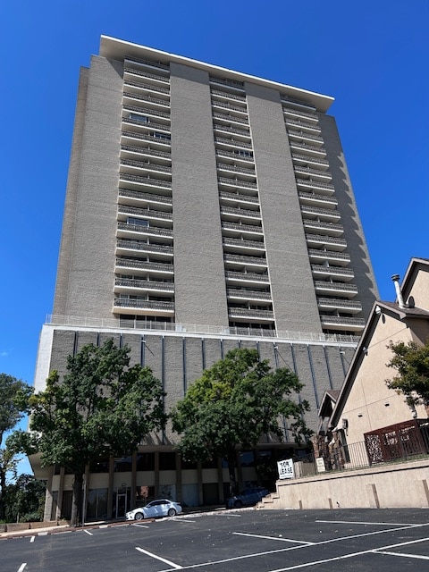 Building Photo - 1502 S Boulder Ave Unit 8H Rental