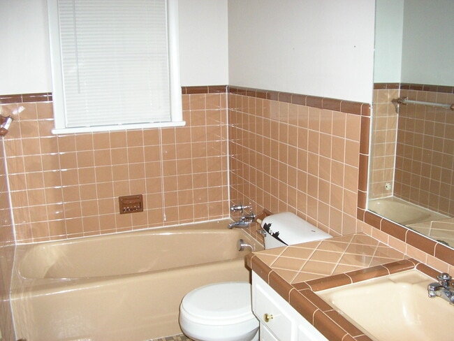 Photo - 1415 Woodhurst St