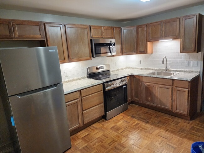Building Photo - Gino Merli Unit B Rental