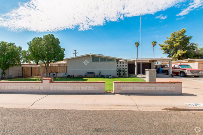 Building Photo - 6413 W Glenrosa Ave Rental