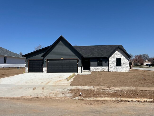 Brand new, 3-bed, 2-bath home in Springfie... - Brand new, 3-bed, 2-bath home in Springfie...