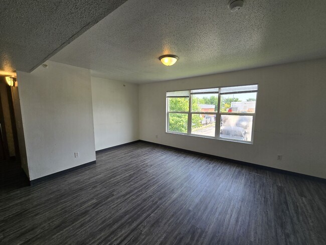 Photo - 60 Miller Ave SW