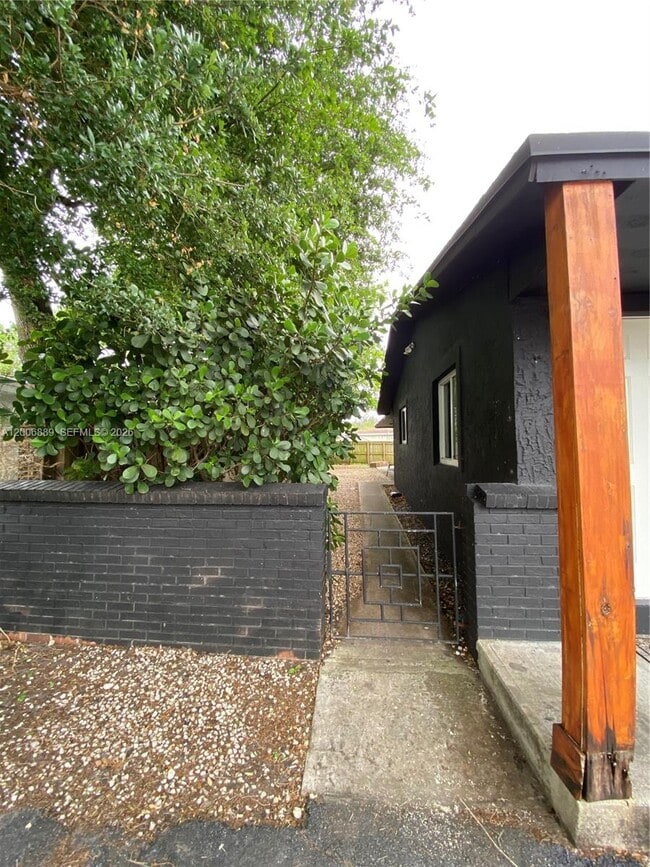 Photo - 6132 SW 39th St Unit R