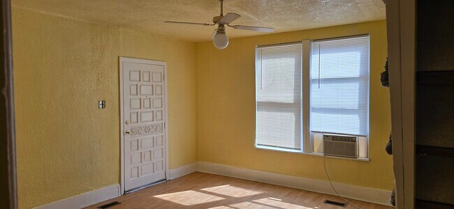 Sala de estar - 534 Windsor St E Unidad N