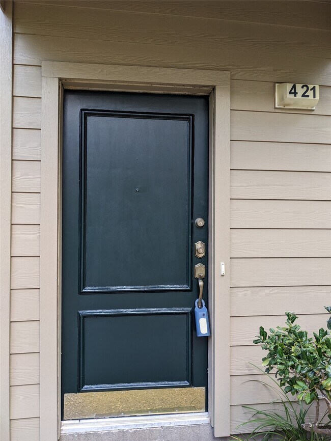 Photo - 2100 Tanglewilde St Unidad 421