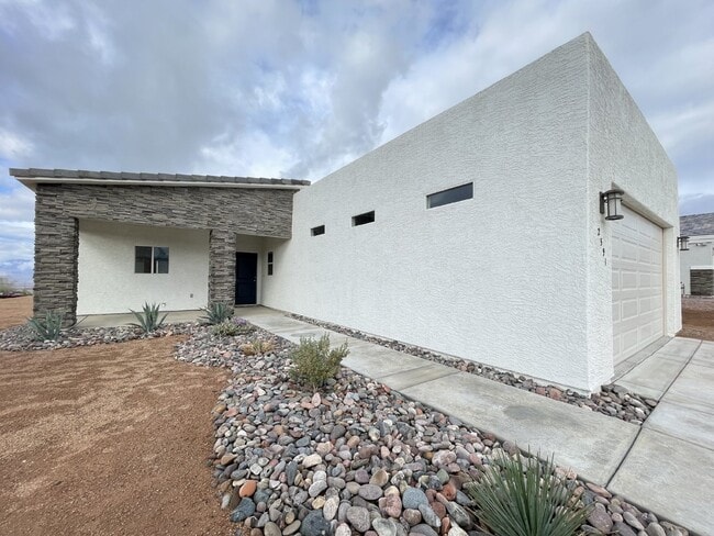 Building Photo - Beautiful Contemporary home with panoramic...