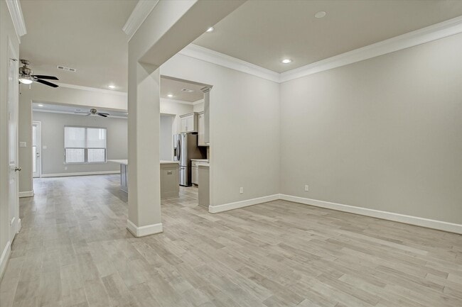 Photo - 909 Rhode Pl House