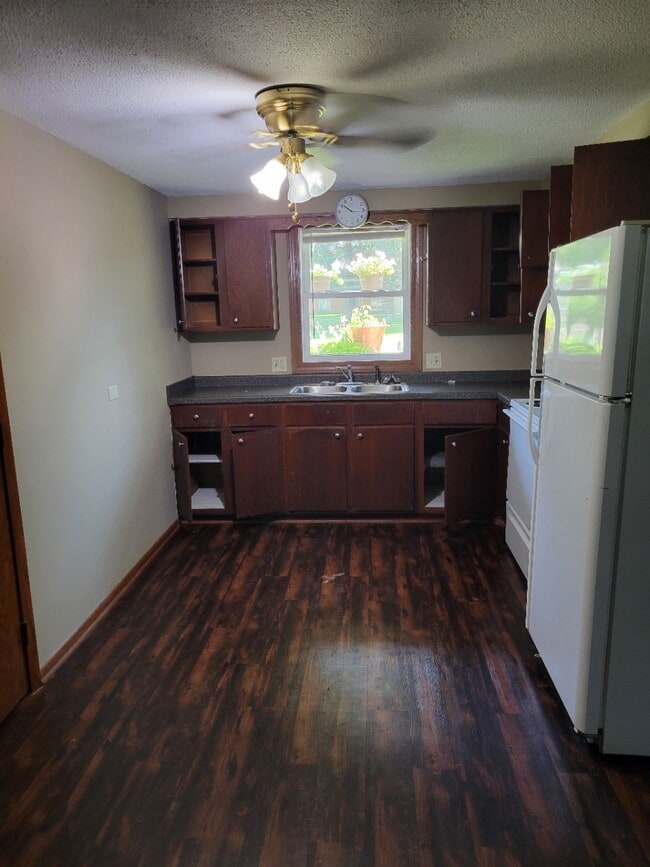 Kitchen - 3485 Lester Ave Apartments Unit #1