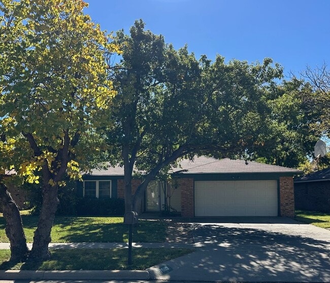 Building Photo - 7503 Elmhurst Dr