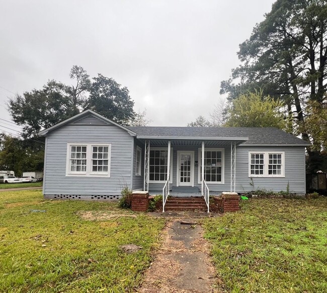 Building Photo - 3-bedroom, 1-bath home available in Opelousas