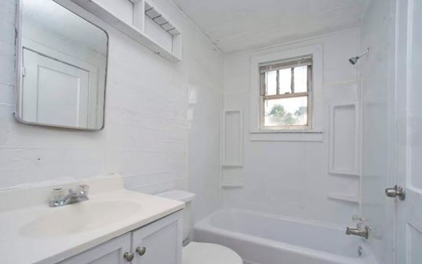 Bathroom - 3701 Fairview St