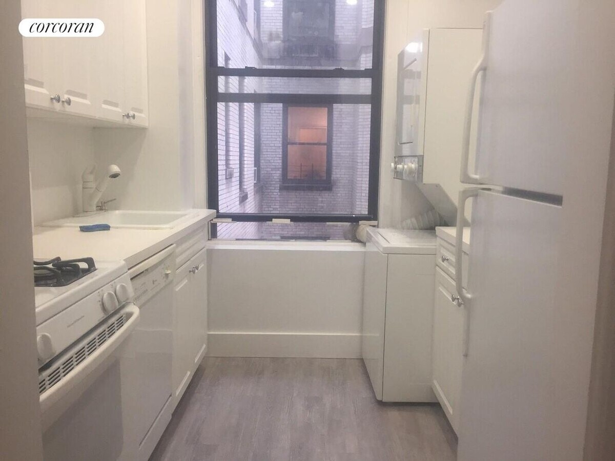 Photo - 525 W End Ave