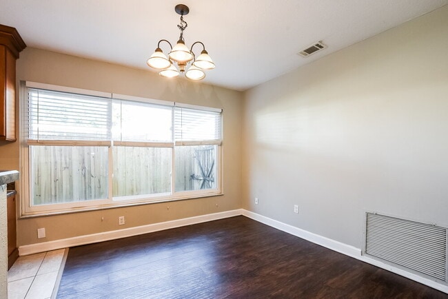 Photo - 1009 Black Willow Dr