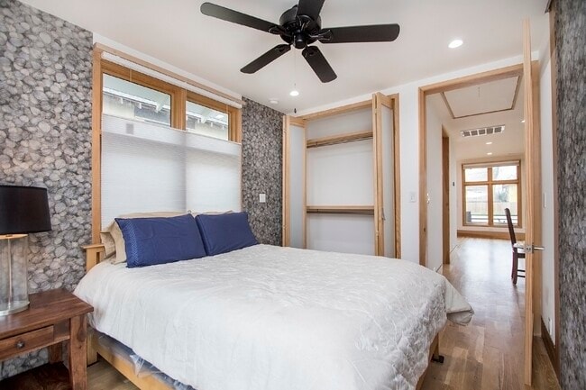 Photo - 811 E 23rd St