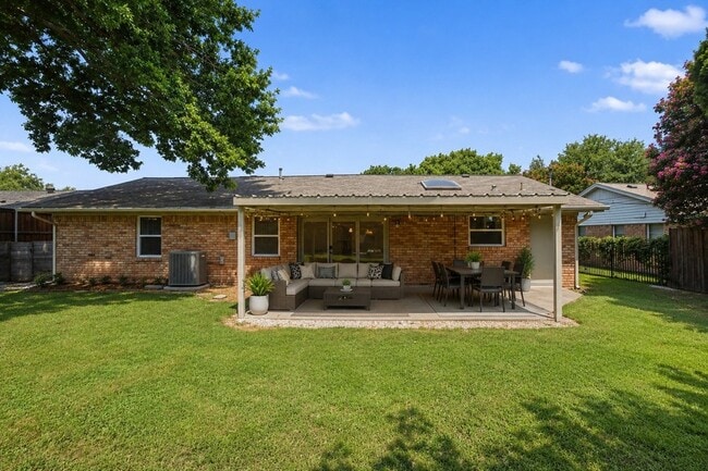 Photo - 13216 Meandering Way