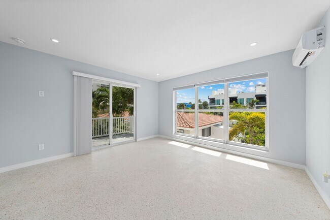 Photo - 3220 NE 7th Pl