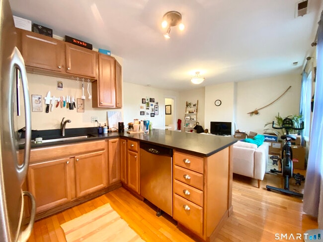 Photo - 270 College St Unit 3