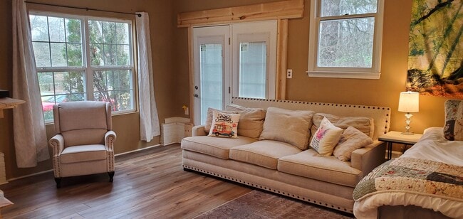 Photo - 683 Lakeside Dr