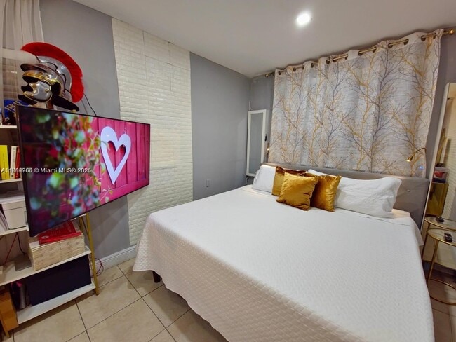 Photo - 3324 NW 14th St Unit 2