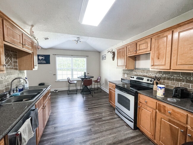 Photo - 613 Waverly Ln