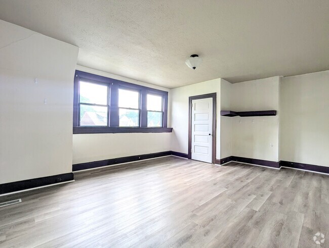 Building Photo - 229 N Graham St Unit 2 Rental