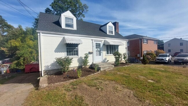 Photo - Cape Style Single Family 2 Bedroom/ 1 Bath...