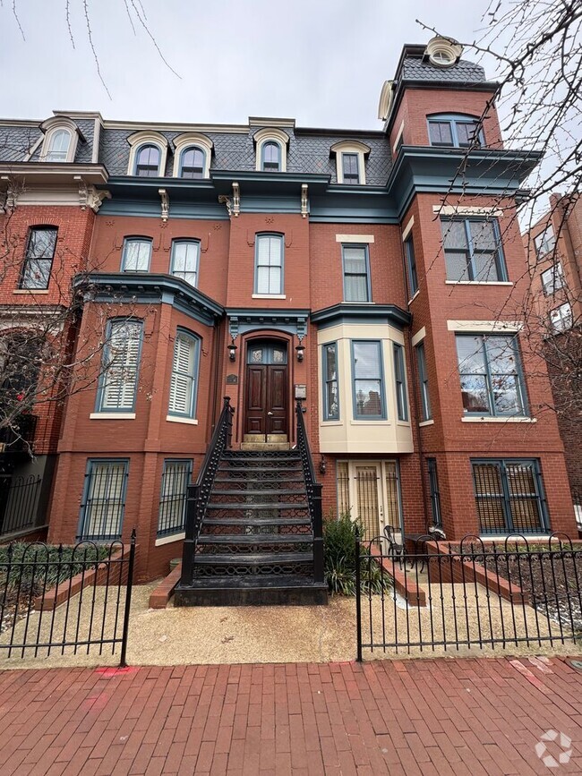 Building Photo - Top Floor Logan Circle Two Bedroom Apartme... Rental