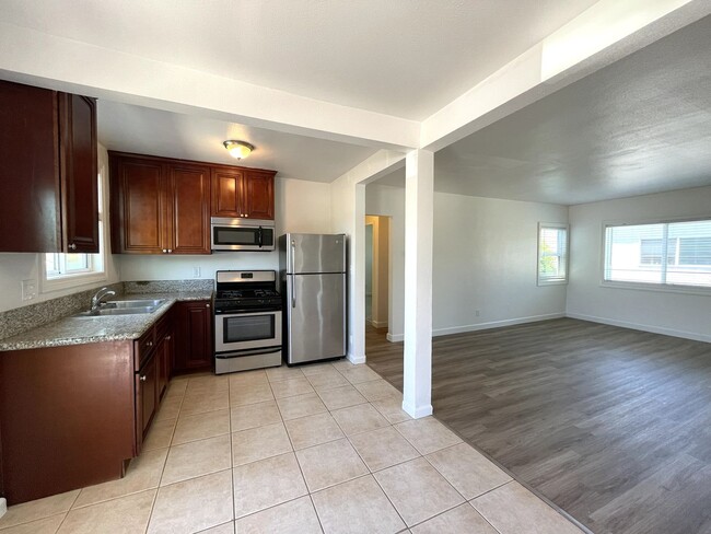 Photo - 4327 McClintock St