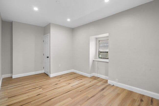 Photo - 505 Cathedral St