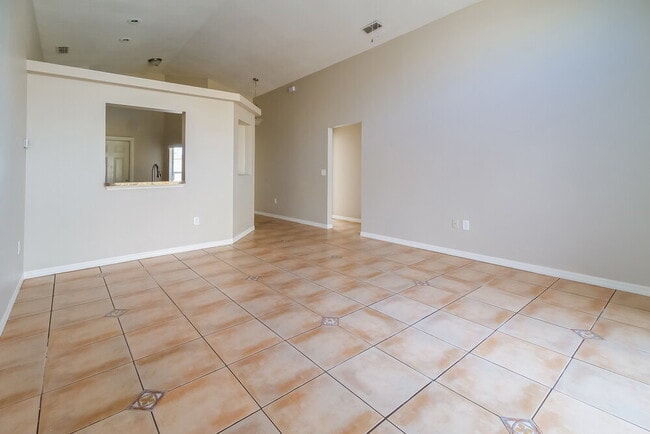Photo - 312 Riunite Cir