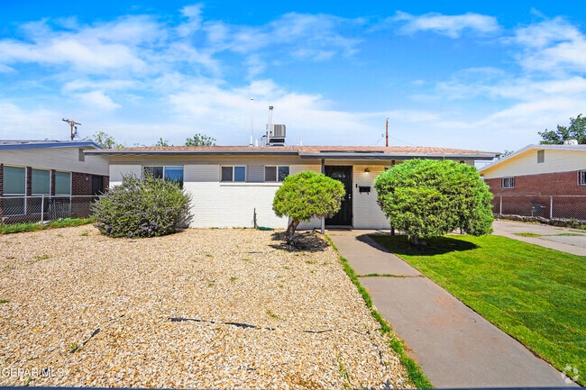 Building Photo - 10337 Redwood St Rental