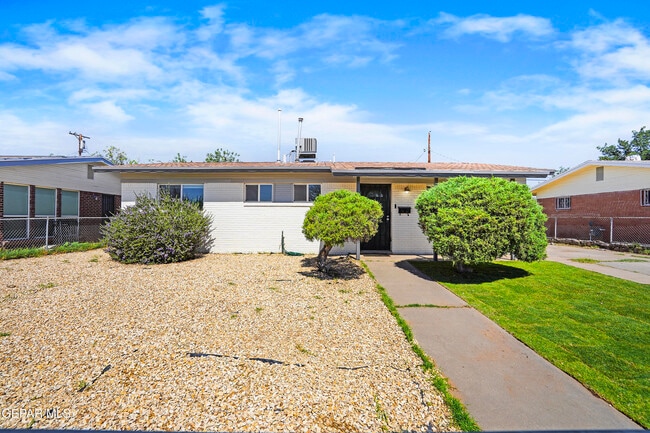 Building Photo - 10337 Redwood St Rental