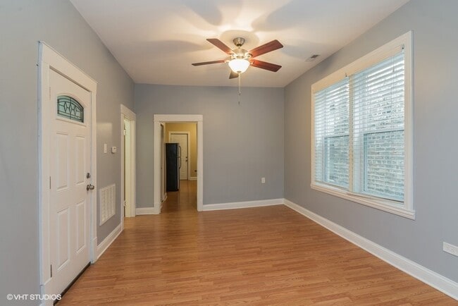 Photo - 2321 N Sawyer Ave Unidad 2