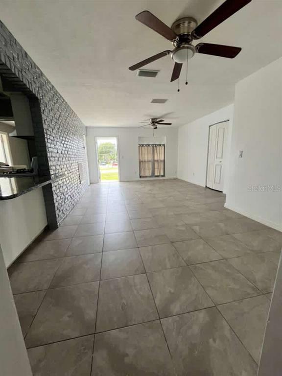 2302 E Dana Dr