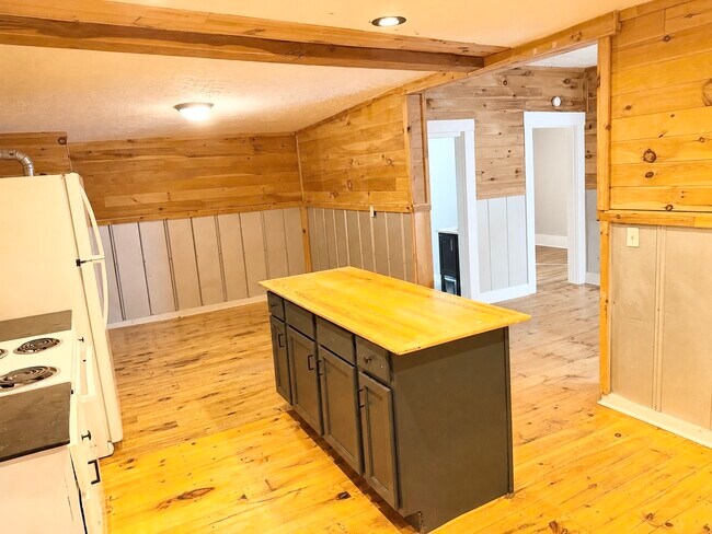 Photo - 756 Benson Ave