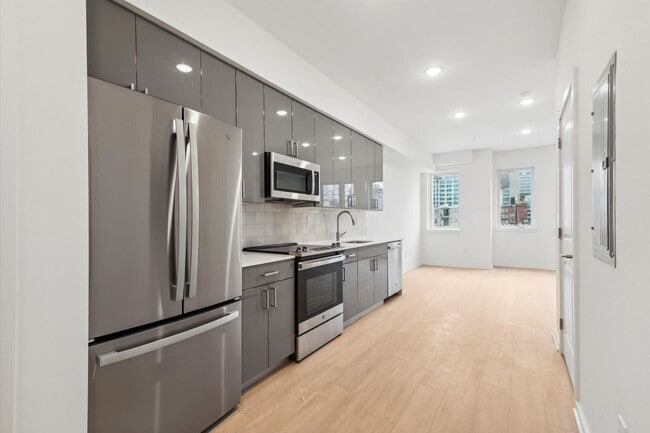 Building Photo - 245 N 12th St Unit 3