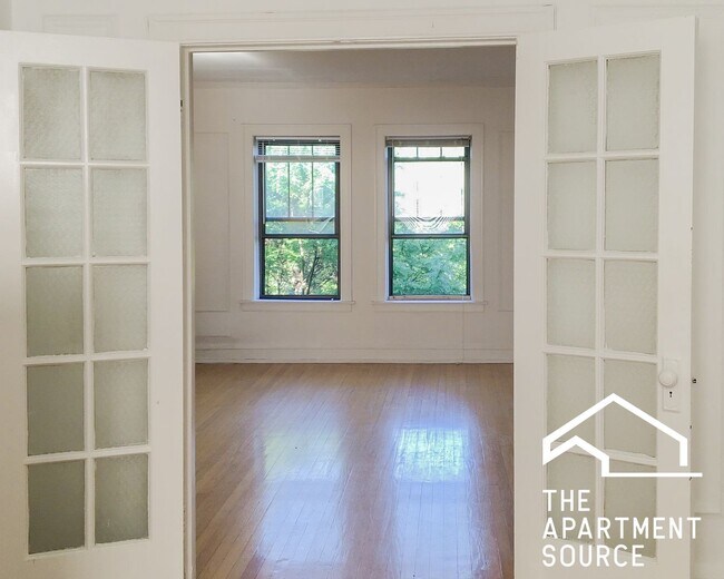 Photo - 4600 N Winchester Ave Unit 3G
