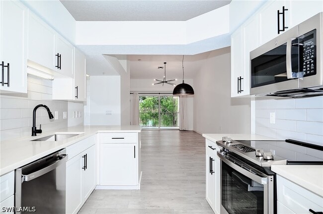 Building Photo - 26700 Rosewood Pointe Dr Unit 201
