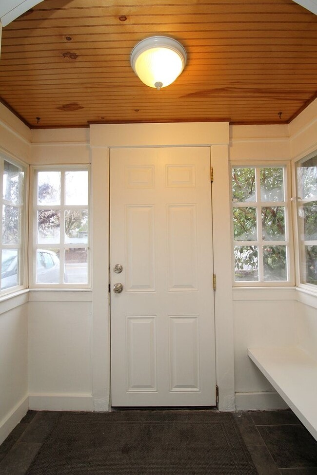 Photo - 5325 N Fessenden St