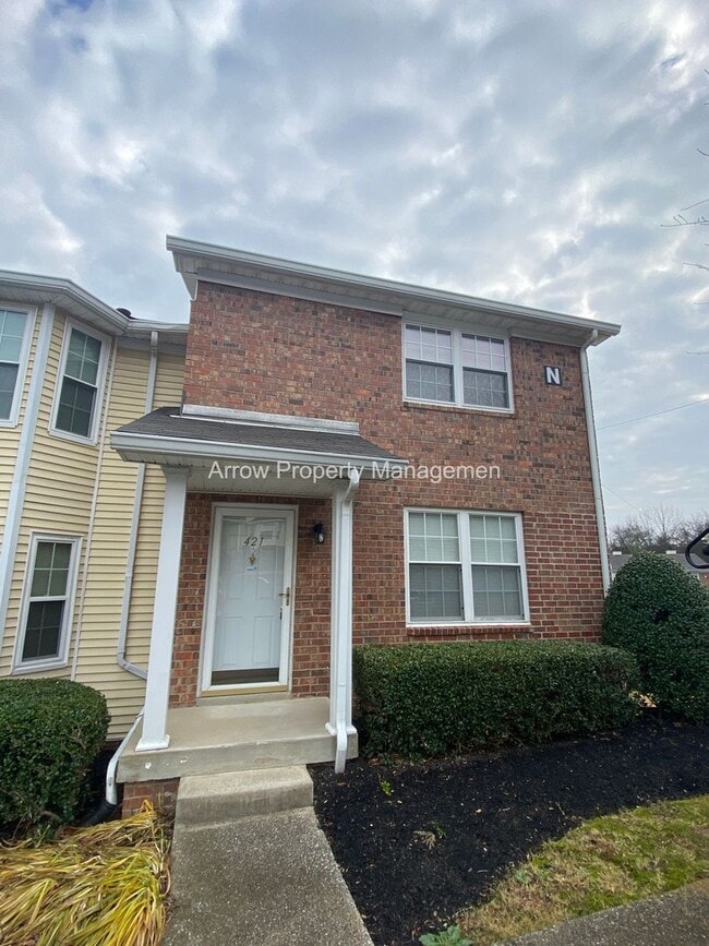 Building Photo - 2 Bedroom / 2.5 Bathroom / Amenities Include Pool & Tennis Courts / Assigned Parking / Minutes to...