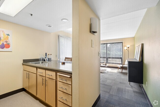 1BR, 1BA - 575SF - Kitchen