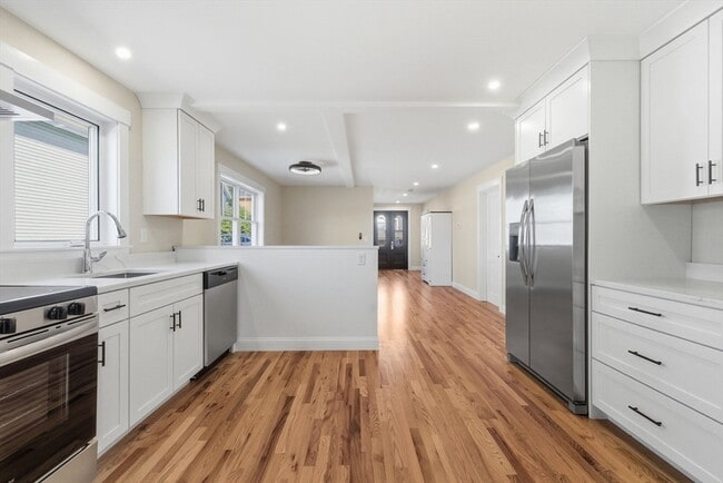 Building Photo - 20 Beacon St Unit 1