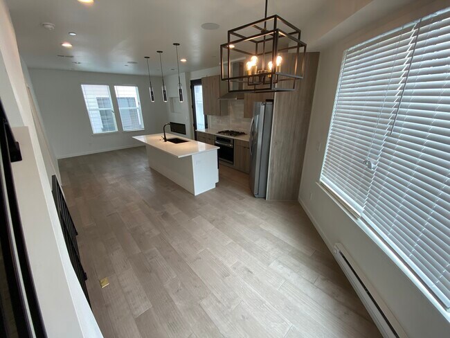 Photo - 1920 Hooker St