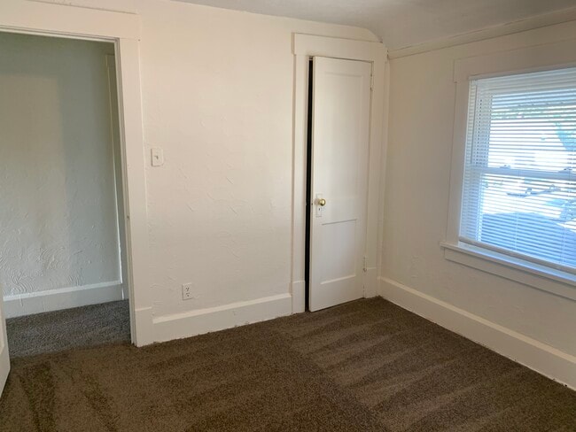 Photo - 2724 Daleford Ave NE